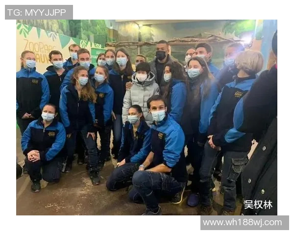 足球球星与国宝熊猫亲密接触 展现跨界友谊与环保精神