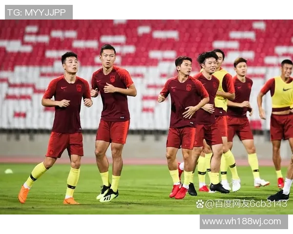 足球球星挥臂展现激情时刻激励全场粉丝燃烧热血信念 足球球星挥臂展现激情时刻激励全场粉丝燃烧热血信念